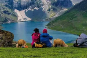 kASHMIR cOUPLE hOLIDAY aLLY